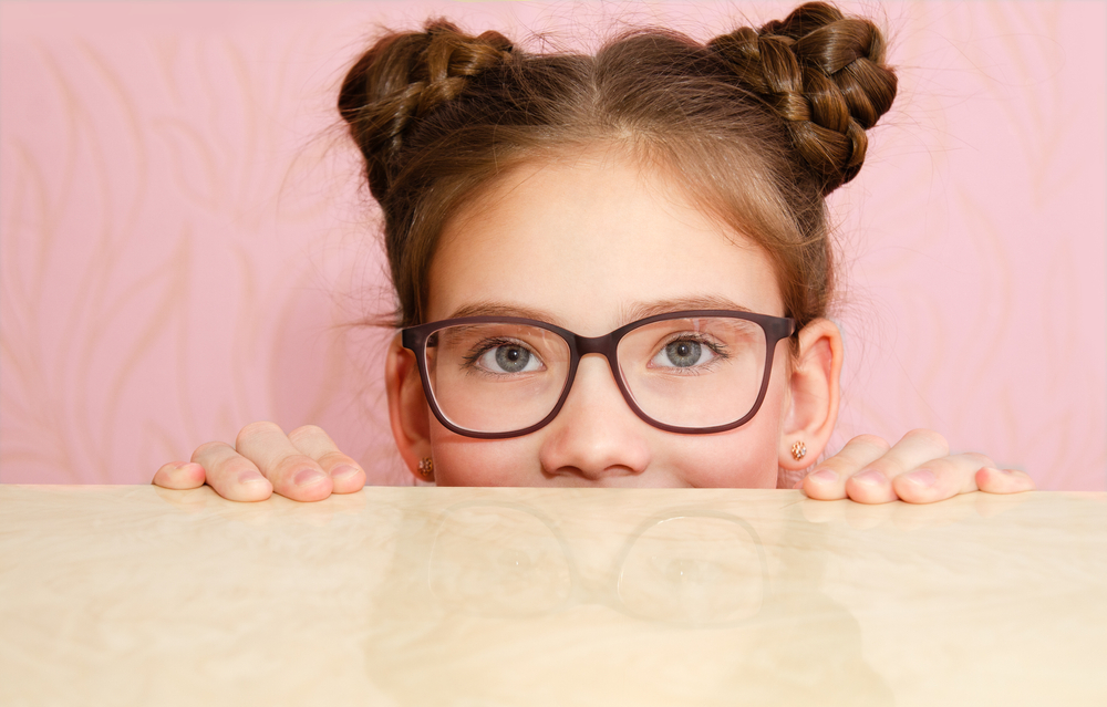 5 znakova da su detetu potrebne naočare za vid