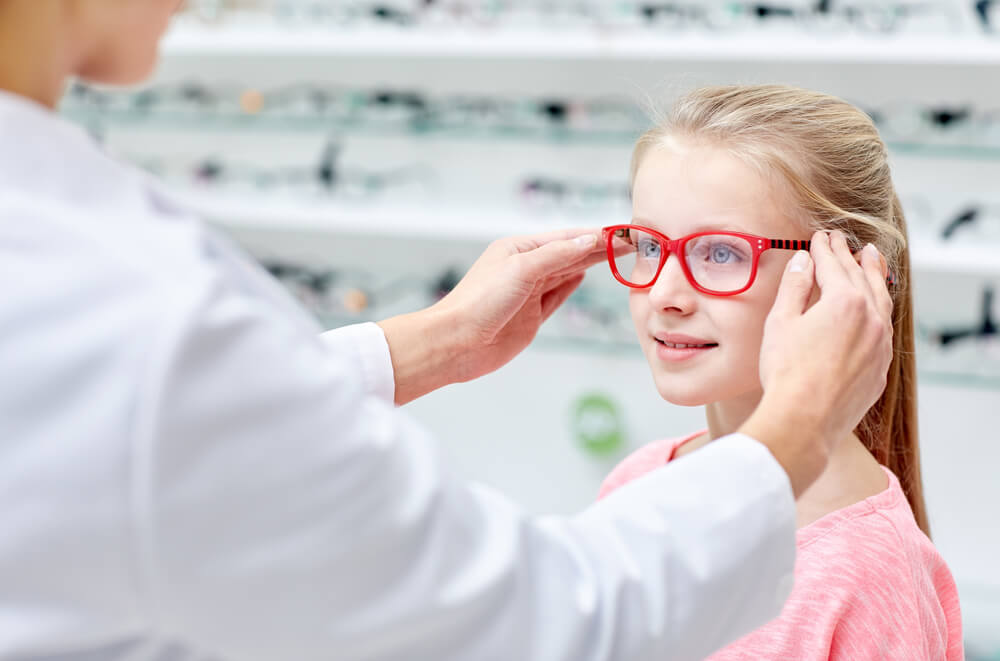 Kako navići dete da nosi naočare
